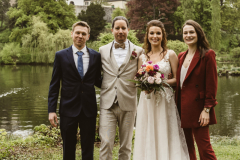 Hochzeitsportrait der Trauzeugen Hochzeitsportrait der Trauzeugen