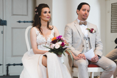 Hochzeitspaar aufgeregt. Hochzeitsfotograf auch Hochzeitspaar aufgeregt. Hochzeitsfotograf auch